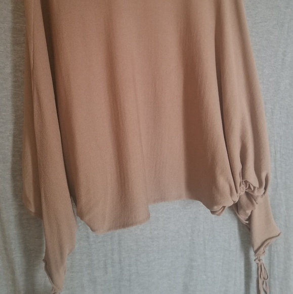 Brand new bat winged top - Picture 3 of 3